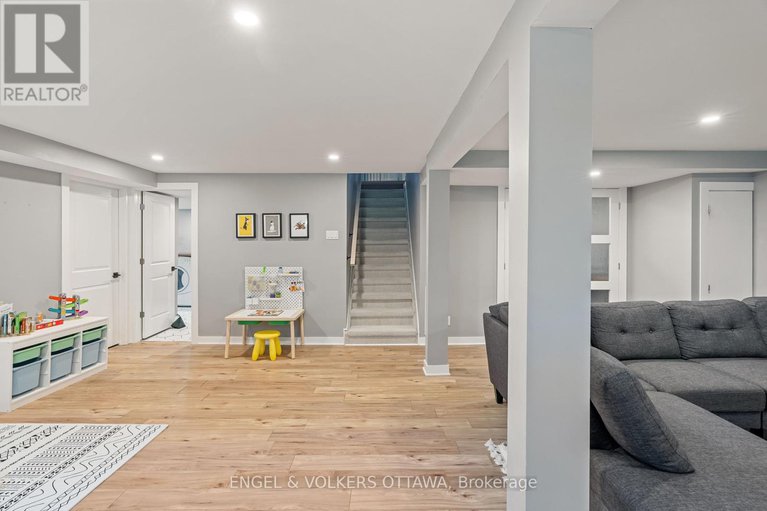 28638374/2097-neepawa-avenue/carlingwood/ottawa/ontario/K2A3L8_34