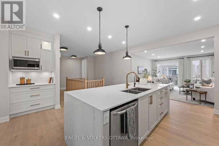 29113056/23-pacing-walk/goulbourn-twp-from-franktown-rdsouth-to-rideau/ottawa/ontario/K0A2Z0_8