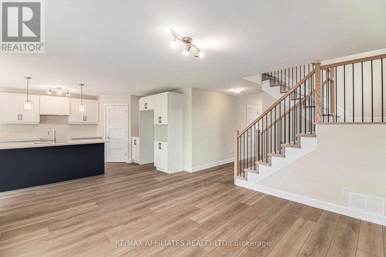 28906373/615-geneva-crescent/embrun/russell/ontario/K0A1W0_4