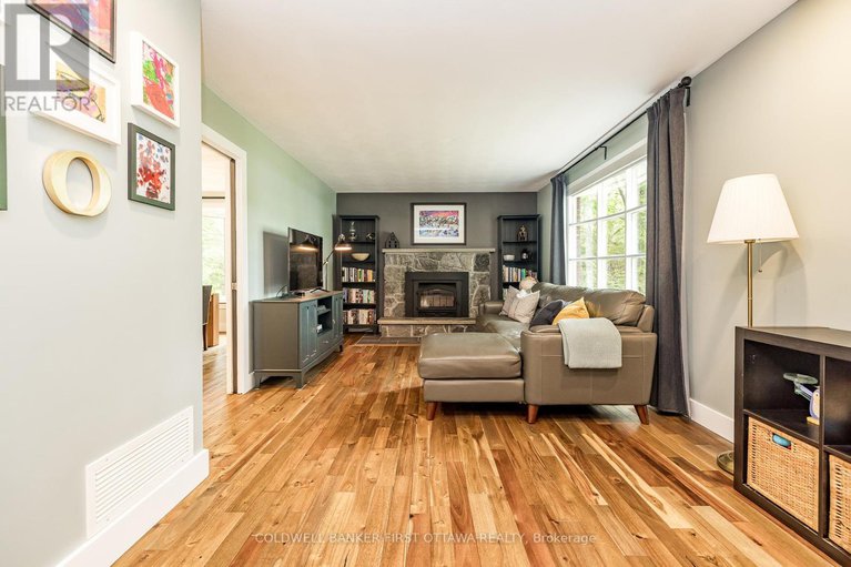 28439323/5455-west-river-drive/manotick-long-island-nicholls-island/ottawa/ontario/K4M1G7_7