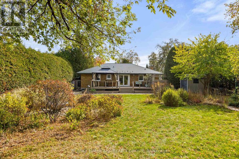 29013157/18-kerry-crescent/city-viewskylinefisher-heightsparkwood-hills/ottawa/ontario/K2E5V6_34