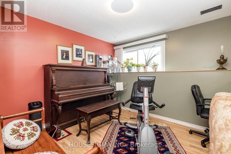 29616292/994-charlton-drive/carson-grove/ottawa/ontario/K1J8B3_14