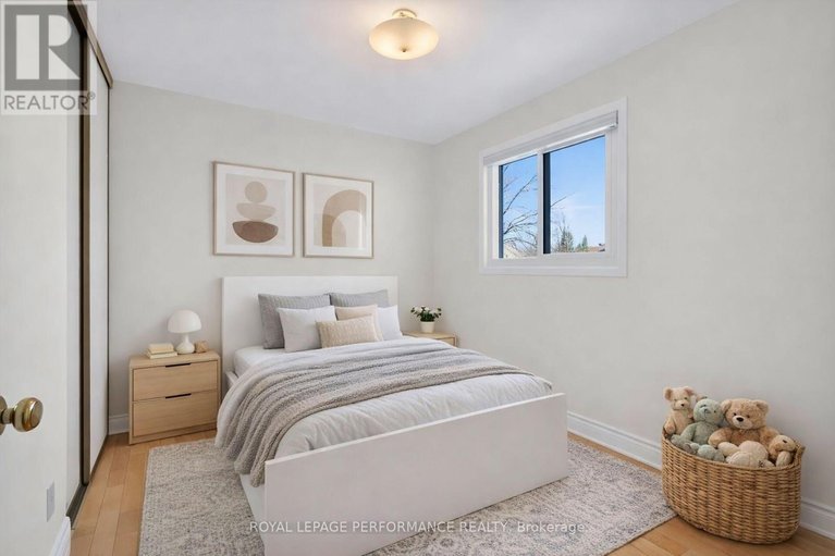 29643949/13-valley-ridge-street/borden-farmstewart-farmcarleton-heightsparkwood-hills/ottawa/ontario/K2E7W1_34