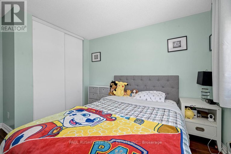 29396767/560-du-pin-rouge-way/mer-bleuebradley-estatesanderson-park/ottawa/ontario/K1W0C4_31