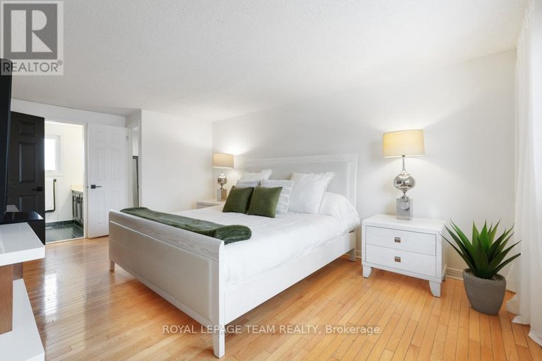 29633667/28-holitman-drive/knollsbrook/ottawa/ontario/K2J2A9_24