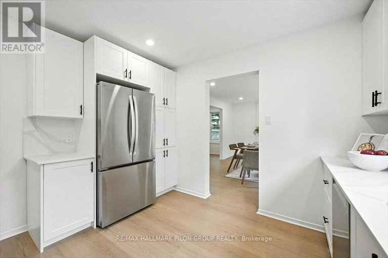 28647832/126-hawk-crescent/hunt-clubwestern-community/ottawa/ontario/K1V9G7_10