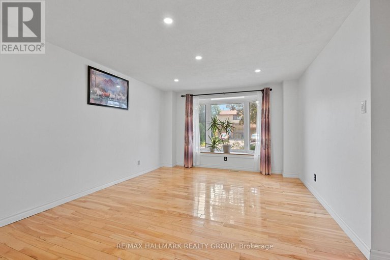28678451/1089-barwell-avenue/fairfield-heights/ottawa/ontario/K2B8H4_5