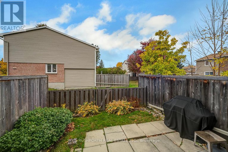 29028521/c-1742-lamoureux-drive/queenswood-heights-south/ottawa/ontario/K1E2N2_23