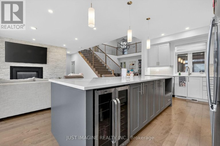 29583767/32-edenbridge-court/mer-bleuebradley-estatesanderson-park/ottawa/ontario/K1W0P1_18