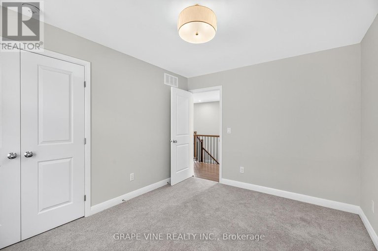 28743049/525-pimiwidon-street/cfb-rockcliffe-and-area/ottawa/ontario/K1K5A1_33