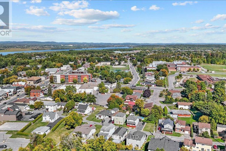 28883250/782-powers-street/town-of-rockland/clarence-rockland/ontario/K4K1L5_45