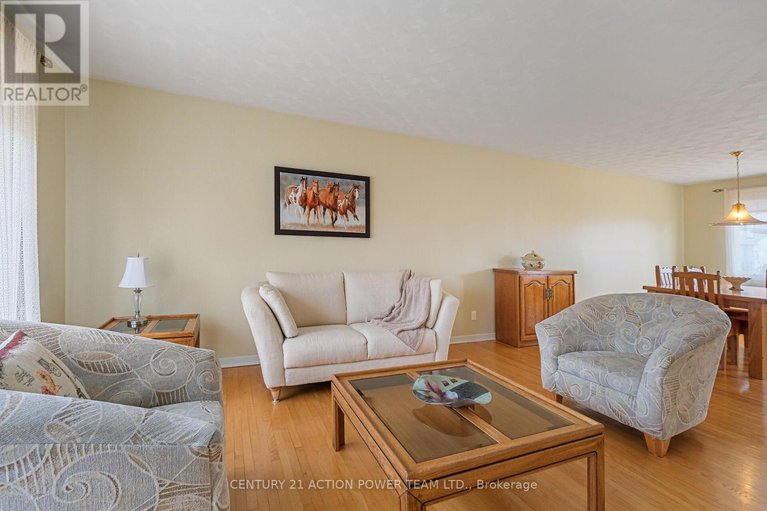 29647357/1535-st-georges-street/bilberry-creekqueenswood-heights/ottawa/ontario/K1E1R1_9