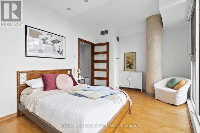 28813803/823-349-mcleod-street/ottawa-centre/ottawa/ontario/K2P0S1_19