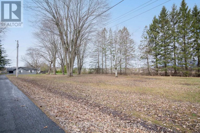 28251367/724-river-road/riverside-southgloucester-glen/ottawa/ontario/K4M1B2_11