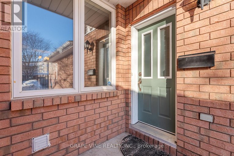 28039970/430-lawler-crescent/chatelaine-village/ottawa/ontario/K4A3Y3_4