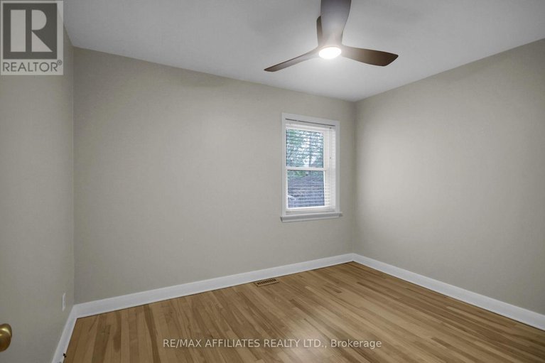 28736699/312-mountbatten-avenue/alta-vistafaircrest-heights/ottawa/ontario/K1H5W3_18