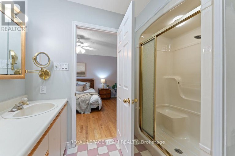 29015991/2684-violet-street/britannia/ottawa/ontario/K2B6X2_29