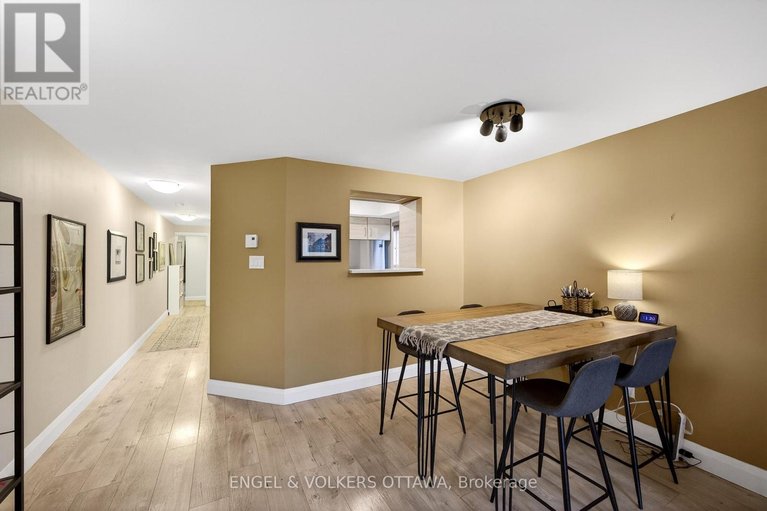 29616184/b-35-robinson-avenue/sandy-hill/ottawa/ontario/K1N8N8_5