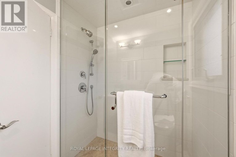 29618053/68-beaver-ridge/city-viewskylinefisher-heightsparkwood-hills/ottawa/ontario/K2E6E4_39