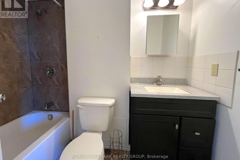 28636839/1015-20-chesterton-drive/borden-farmstewart-farmcarleton-heightsparkwood-hills/ottawa/ontario/K2E6Z7_13