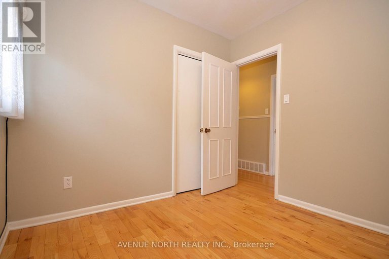 28262134/866-claude-street/castle-heightsrideau-high/ottawa/ontario/K1K2S6_15
