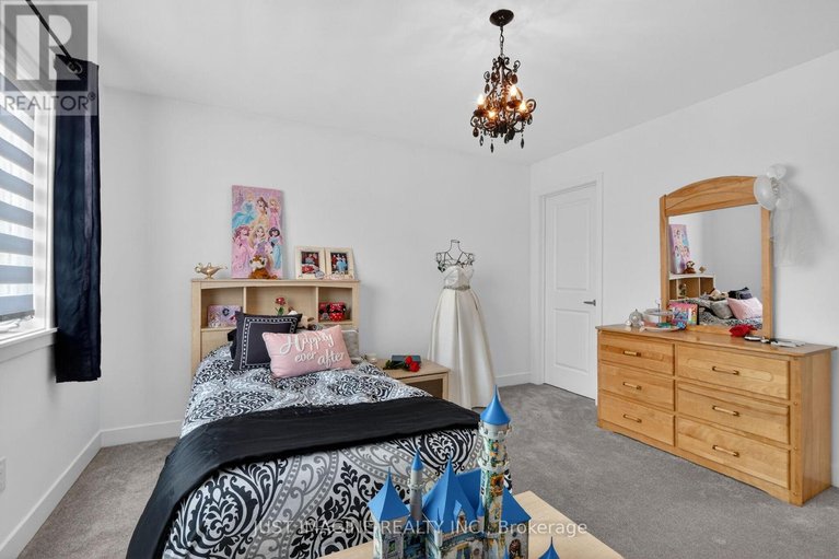 29583767/32-edenbridge-court/mer-bleuebradley-estatesanderson-park/ottawa/ontario/K1W0P1_25