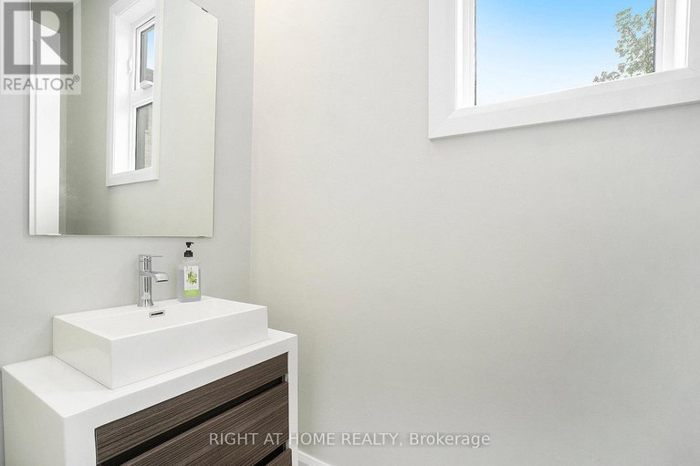 28794756/17-rideau-heights-drive/rideau-heightsrideau-river/ottawa/ontario/K2E7A7_17