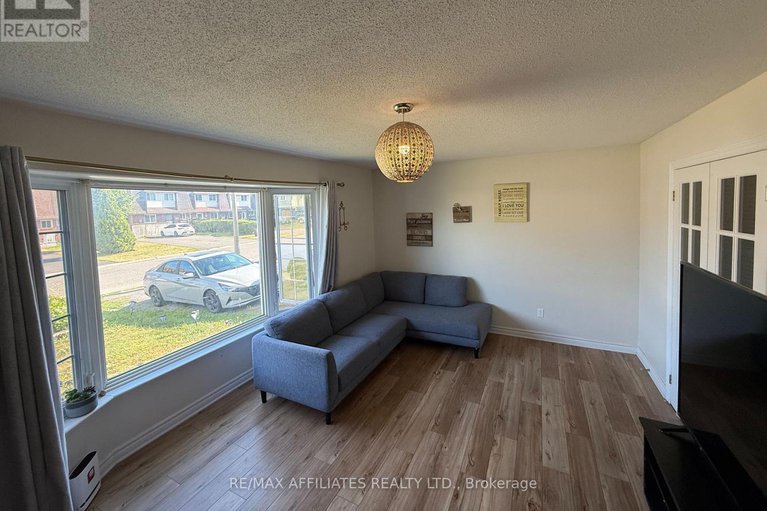 28764213/295-pintail-terrace/chatelaine-village/ottawa/ontario/K1E1Z9_13
