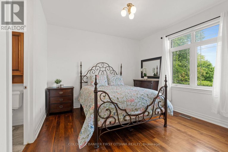 29209715/1623-claymor-avenue/carleton-heights/ottawa/ontario/K2C1T4_36