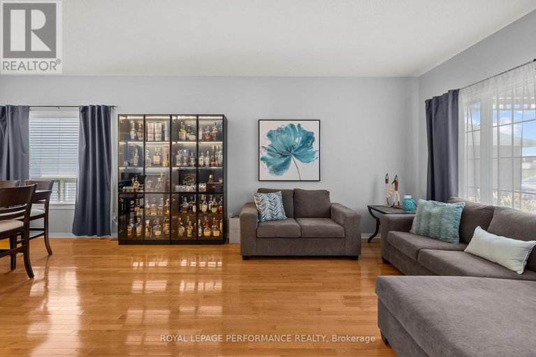 28630498/666-valin-street/fallingbrookgardenway-south/ottawa/ontario/K4A3X1_11