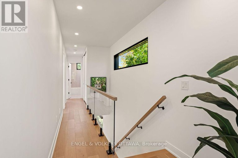 29446343/127-peridot-private/experimental-farm/ottawa/ontario/K2C3M3_57