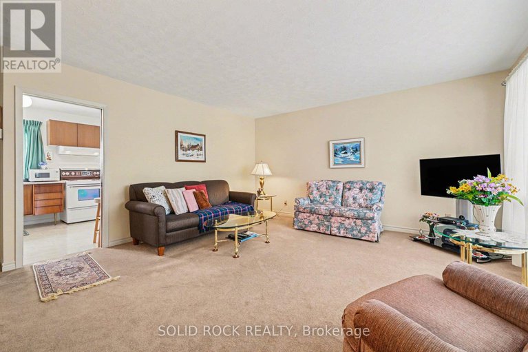 29399475/990-harkness-avenue/riverside-park/ottawa/ontario/K1V6P2_5