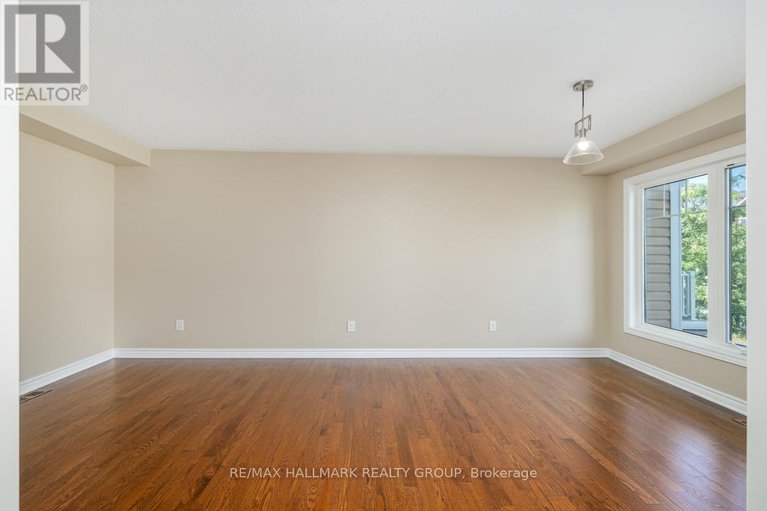 28978296/601-foxlight-circle/emerald-meadowstrailwest/ottawa/ontario/K2M0L9_13