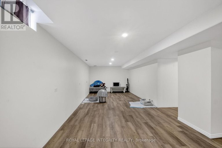 29484455/2092-legrand-crescent/queenswood-heights-south/ottawa/ontario/K1E3T6_40