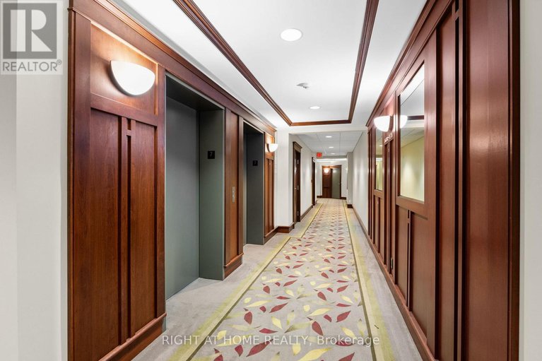 29024112/703-136-darlington-private-se/hunt-clubwestern-community/ottawa/ontario/K1V0X6_4