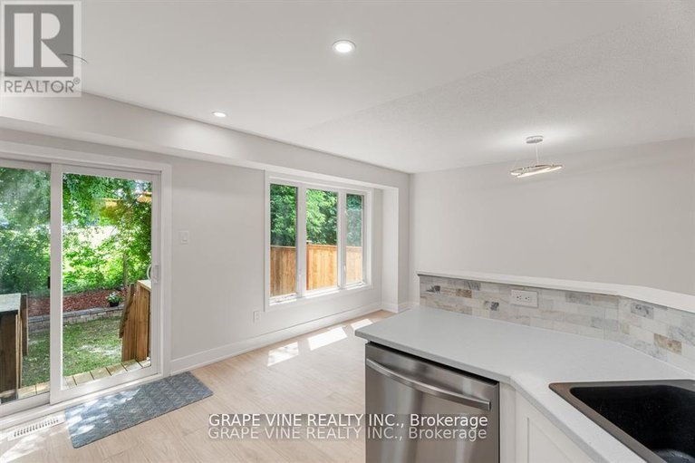 28872542/564-aberfoyle-circle/morgans-grantsouth-march/ottawa/ontario/K2K3R3_7