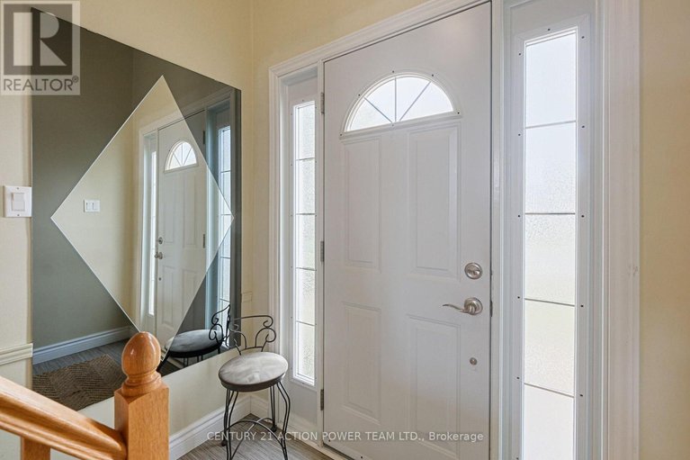 29647357/1535-st-georges-street/bilberry-creekqueenswood-heights/ottawa/ontario/K1E1R1_3