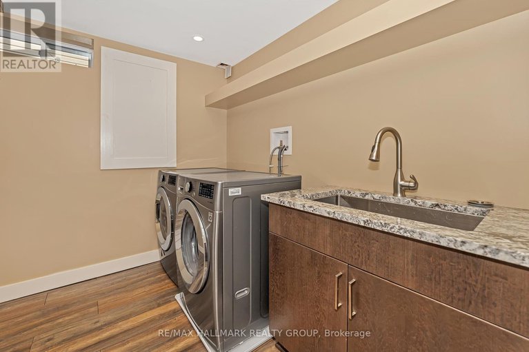 28721094/16-hawley-crescent/bridlewood/ottawa/ontario/K2M1T3_28