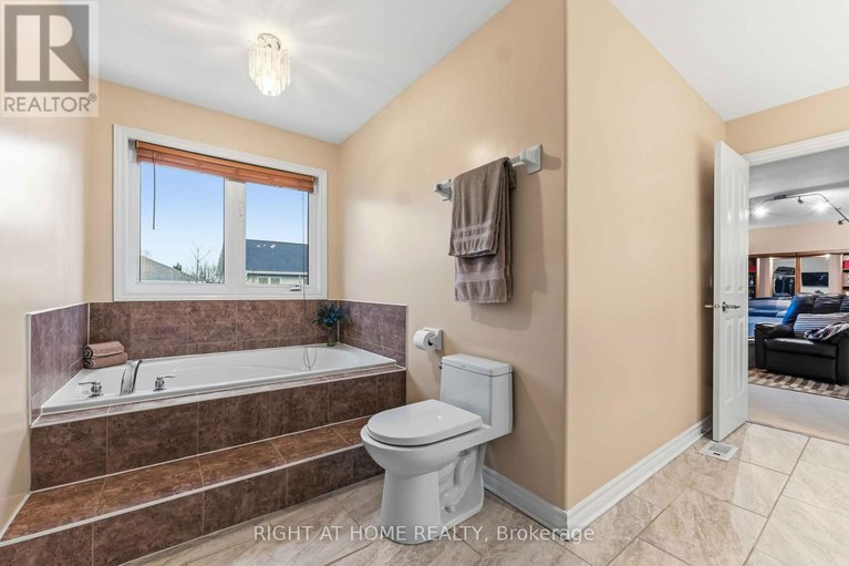 29683852/38-penrith-street/morgans-grantsouth-march/ottawa/ontario/K2W1E5_27