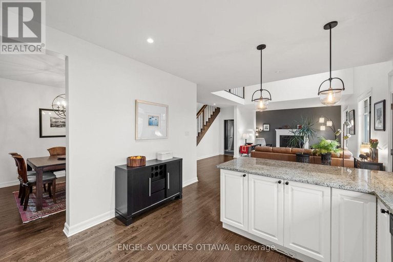 29623867/566-erinwoods-circle/stonebridge/ottawa/ontario/K2J5M8_13