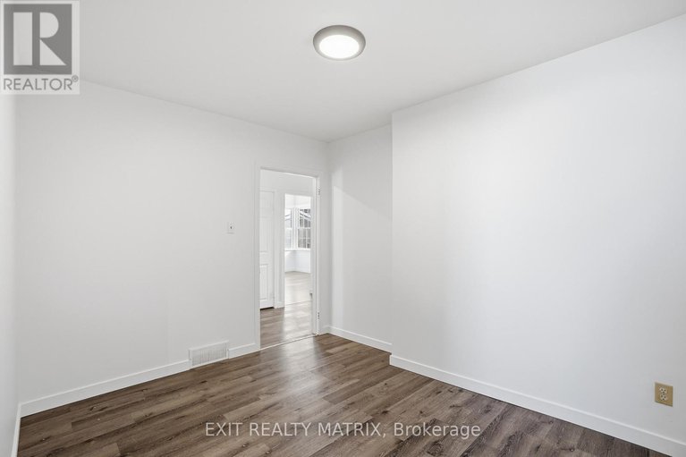 29373257/5811-highway-34-road/vankleek-hill/champlain/ontario/K0B1R0_12