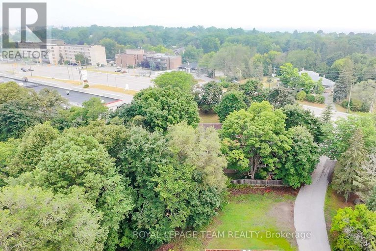 28718200/1120-chimney-hill-way/beacon-hill-south/ottawa/ontario/K1J8Z6_29