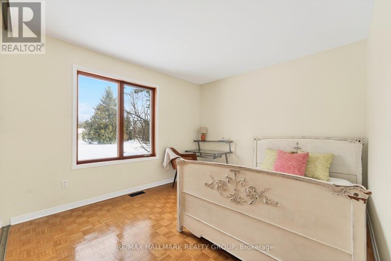 29431777/2349-brennan-park-drive/cumberland-west/ottawa/ontario/K4C1H6_29