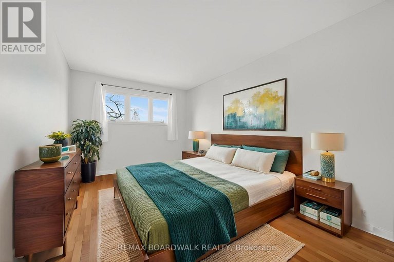 29594831/32-bowmoor-avenue/borden-farmstewart-farmcarleton-heightsparkwood-hills/ottawa/ontario/K2E6M4_18