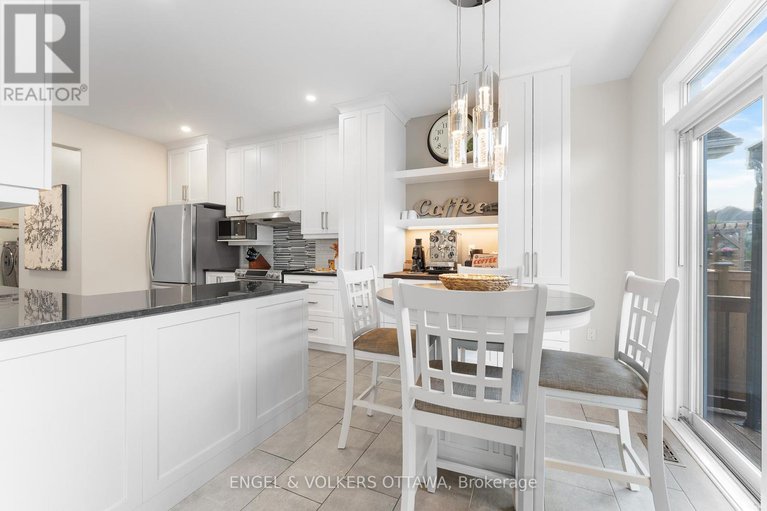 28911455/22-friendly-crescent/stittsville-south/ottawa/ontario/K2S2B6_12