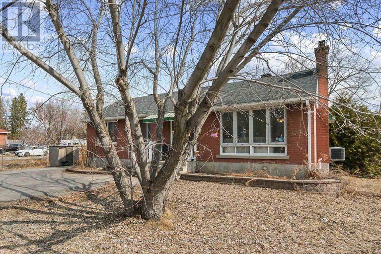 29554876/911-blair-road/cardinal-heights/ottawa/ontario/K1J7M8_5