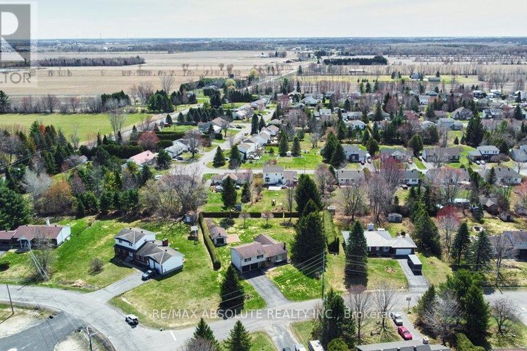 29665092/535-gascon-street/village-of-russell/russell/ontario/K4R1C6_43