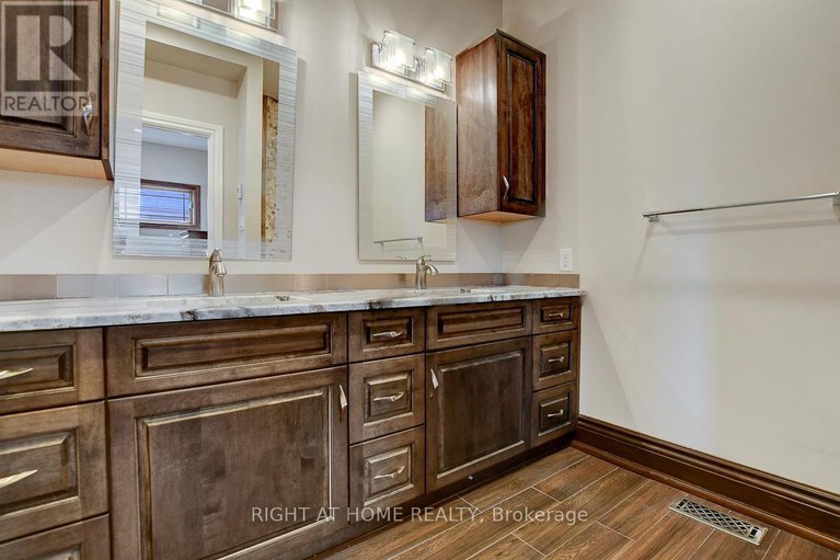 28184853/1271-field-street/bel-air-park/ottawa/ontario/K2C2P9_21