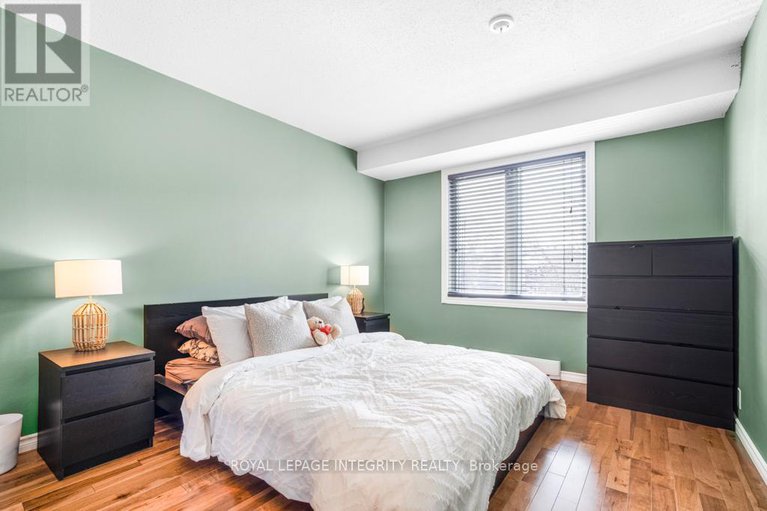 28746372/207-1825-marsala-crescent/fallingbrookpineridge/ottawa/ontario/K4A2E7_17