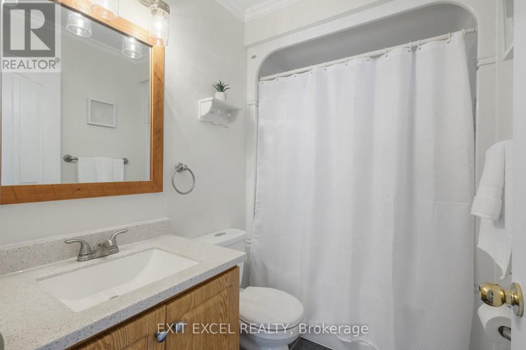 28416258/396-roxdale-avenue/bilberry-creekqueenswood-heights/ottawa/ontario/K1E1V5_20